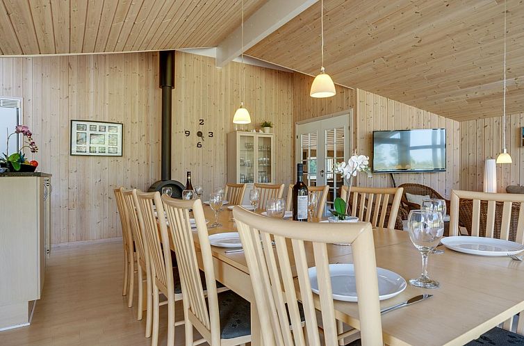 Vakantiehuis "Hughe" - 300m from the sea