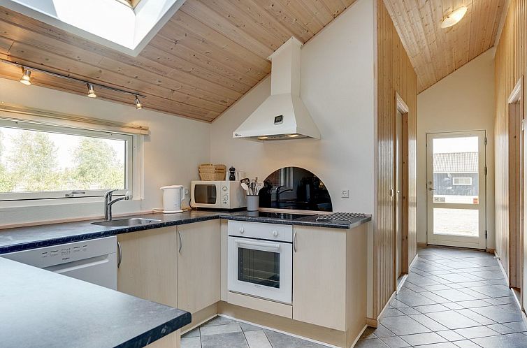 Vakantiehuis "Hughe" - 300m from the sea