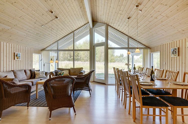 Vakantiehuis "Hughe" - 300m from the sea