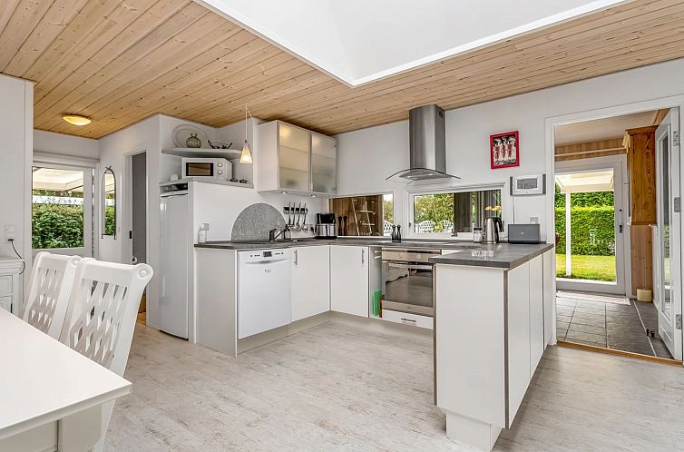 Vakantiehuis "Einari" - 500m from the sea