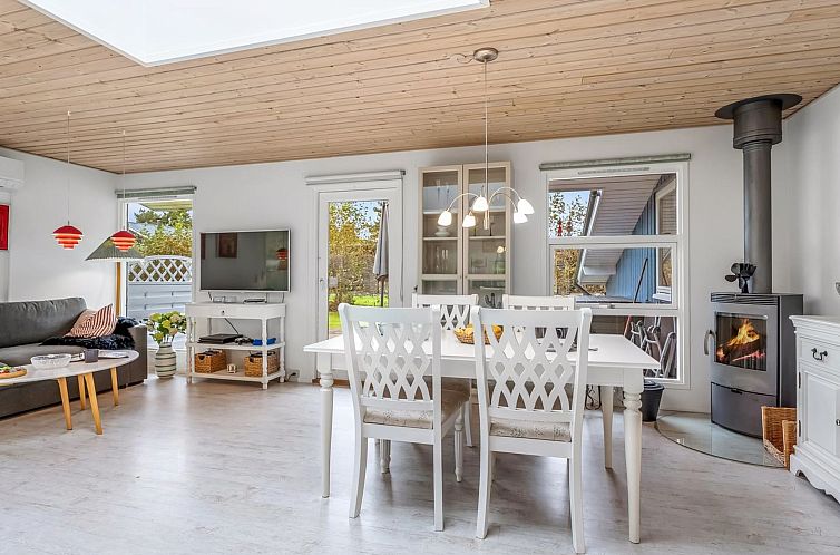 Vakantiehuis "Einari" - 500m from the sea