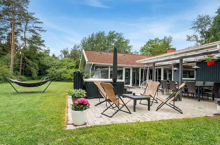 Vakantiehuis "Sverker" - 300m from the sea
