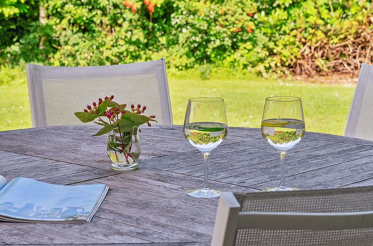 Vakantiehuis "Batsha" - 350m from the sea