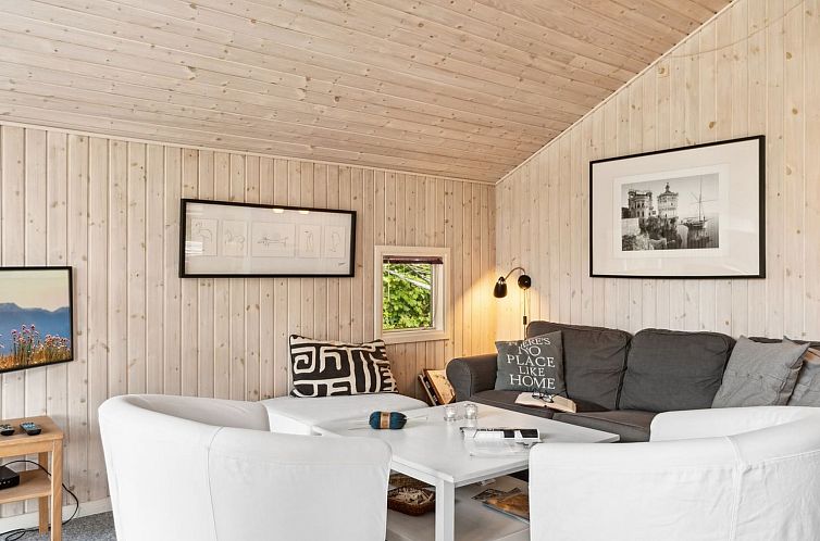 Vakantiehuis "Batsha" - 350m from the sea