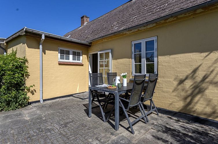 Vakantiehuis "Ilze" - 20m from the sea