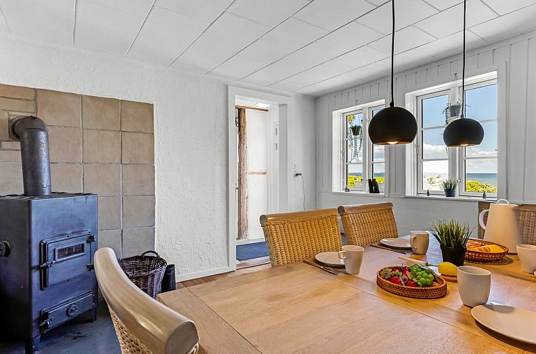 Vakantiehuis "Ilze" - 20m from the sea