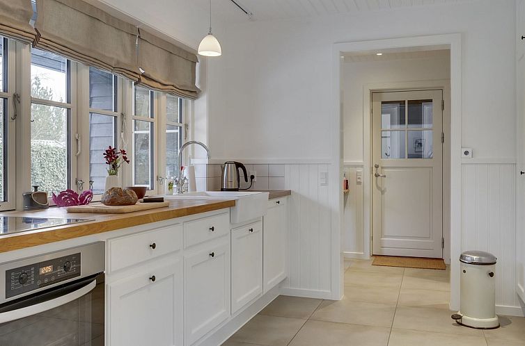 Vakantiehuis "Emely" - 700m from the sea