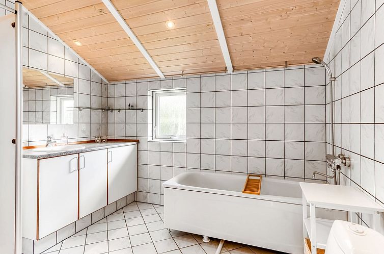 Vakantiehuis "Winona" - 250m from the sea