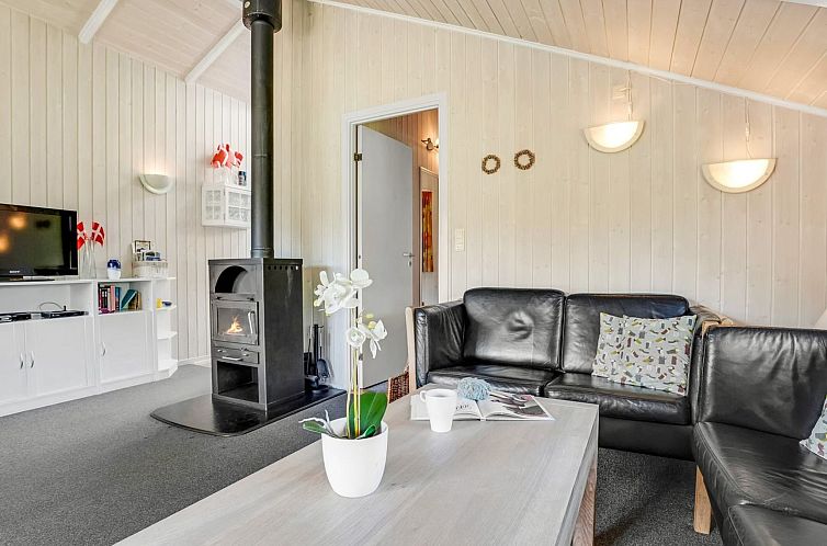Vakantiehuis "Guja" - 250m from the sea