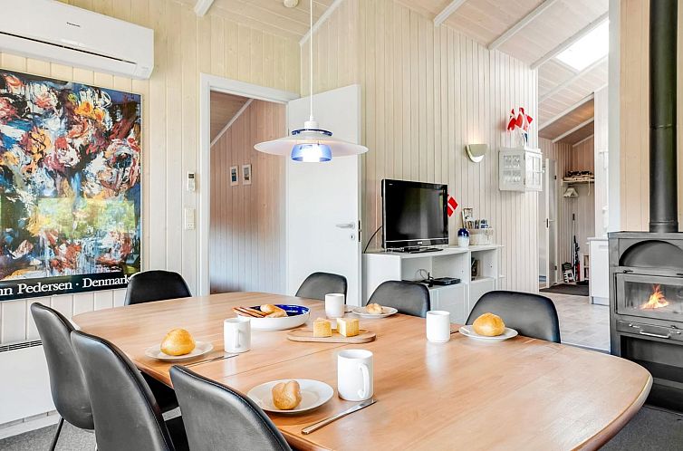Vakantiehuis "Guja" - 250m from the sea