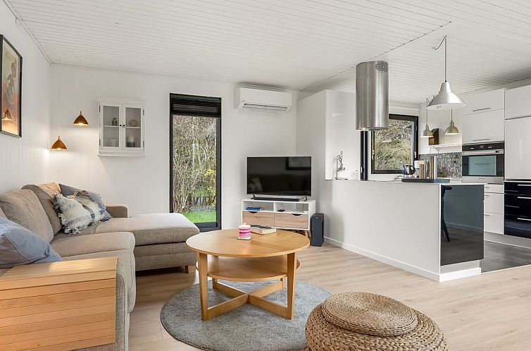 Vakantiehuis "Arild" - 700m from the sea