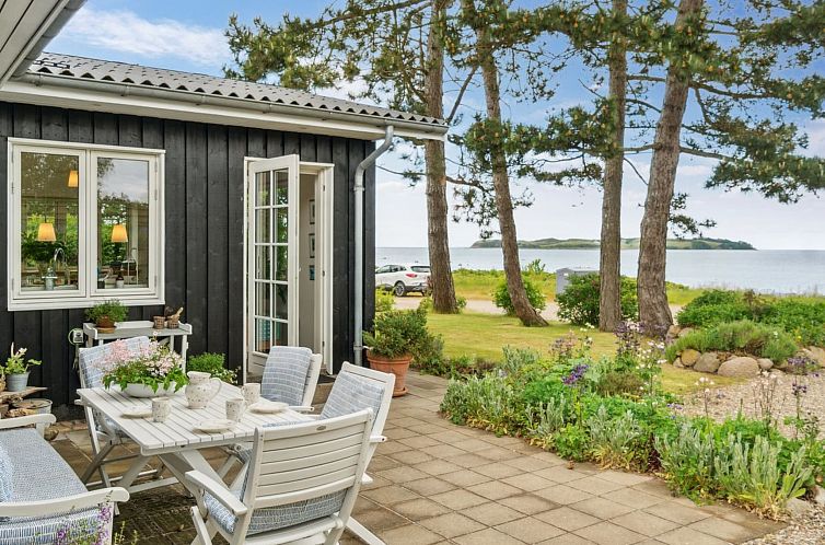 Guest house 0173409 - Holiday property Seeland - Vakantiehuis "Varma" - 25m from the sea