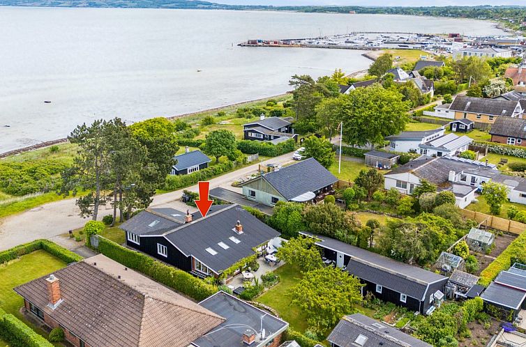 Vakantiehuis "Varma" - 25m from the sea