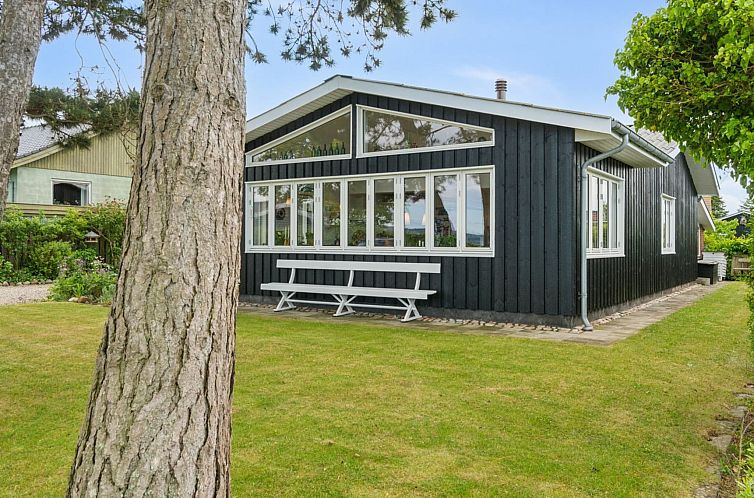 Vakantiehuis "Varma" - 25m from the sea