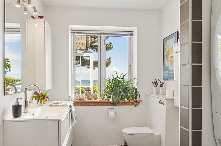 Vakantiehuis "Varma" - 25m from the sea