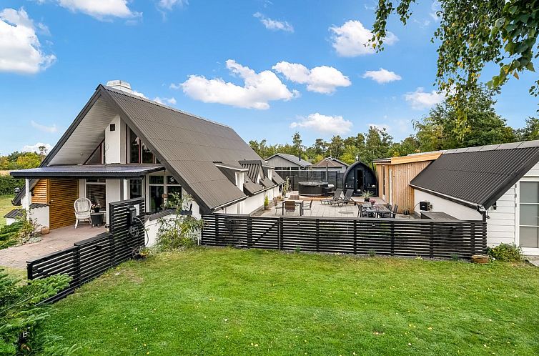 Guest house 0173714 - Holiday property Seeland - Vakantiehuis "Milutin" - 650m from the sea