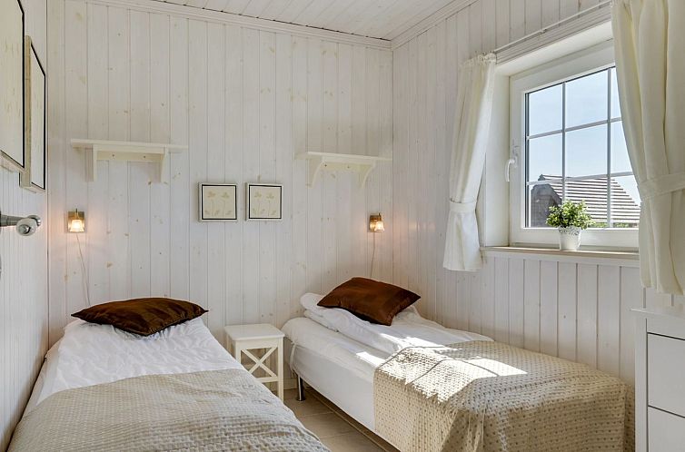 Vakantiehuis "Emelita" - 900m from the sea