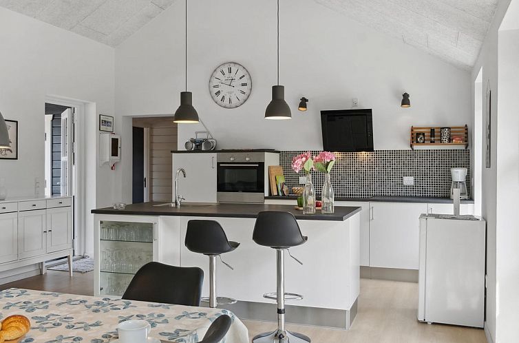 Vakantiehuis "Oiva" - 450m from the sea