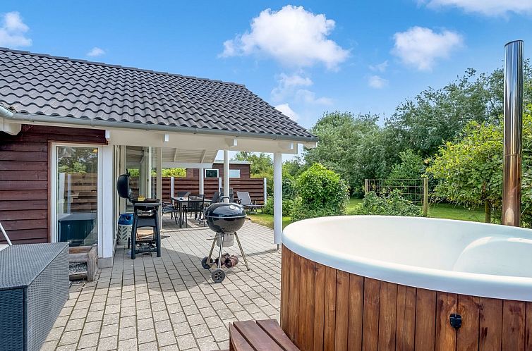 Vakantiehuis "Mika" - 800m from the sea