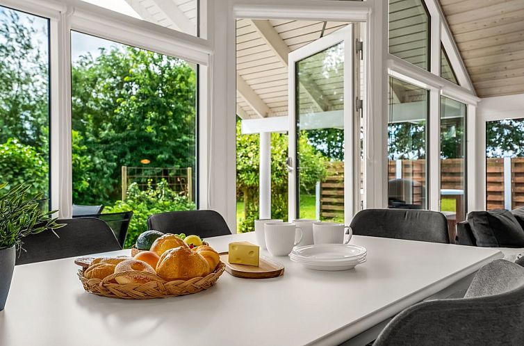 Vakantiehuis "Mika" - 800m from the sea