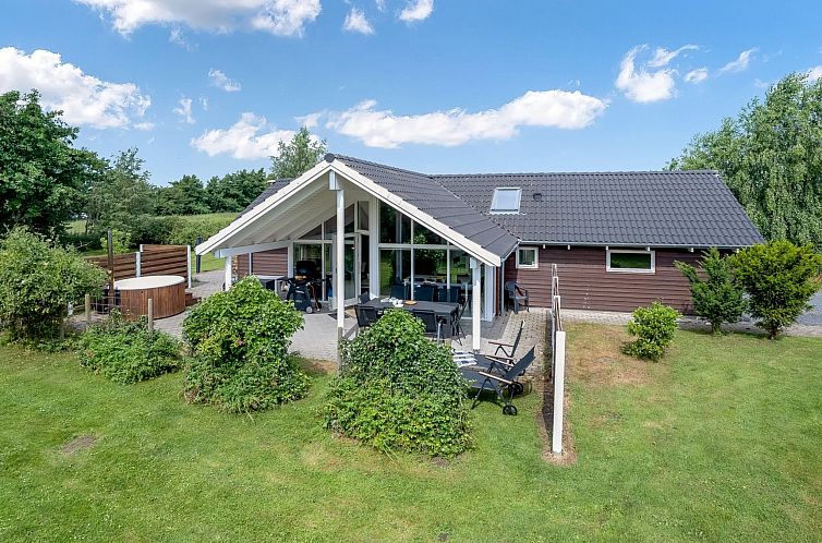 Vakantiehuis "Mika" - 800m from the sea