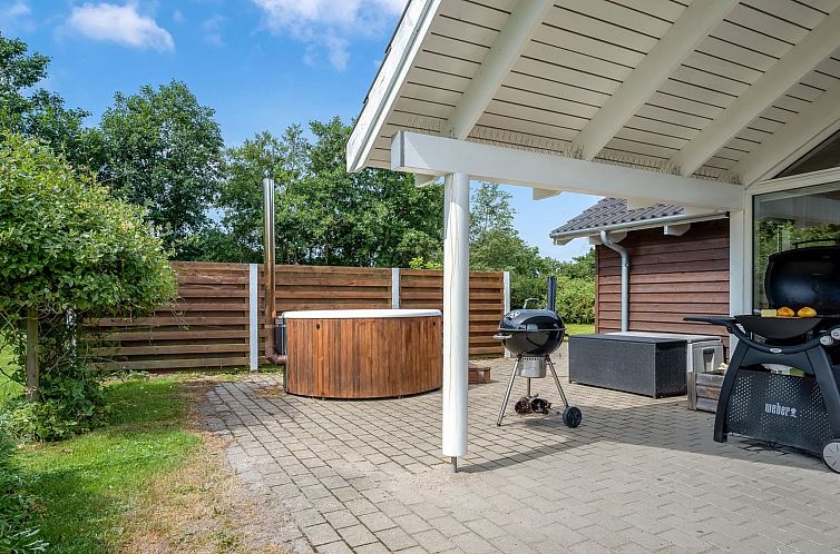 Vakantiehuis "Mika" - 800m from the sea