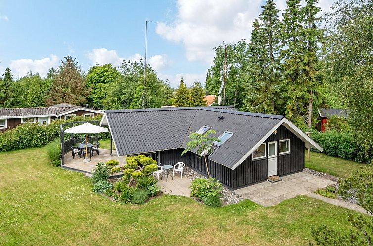 Vakantiehuis "Nadezda" - 450m from the sea