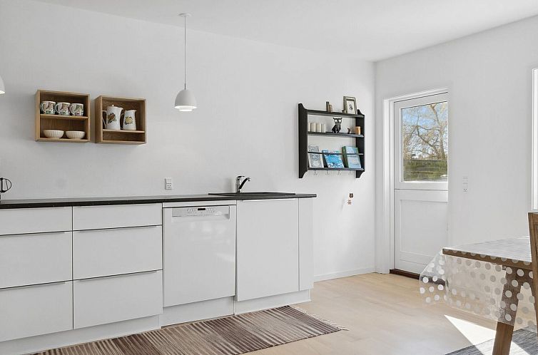 Vakantiehuis "Aruna" - 550m from the sea