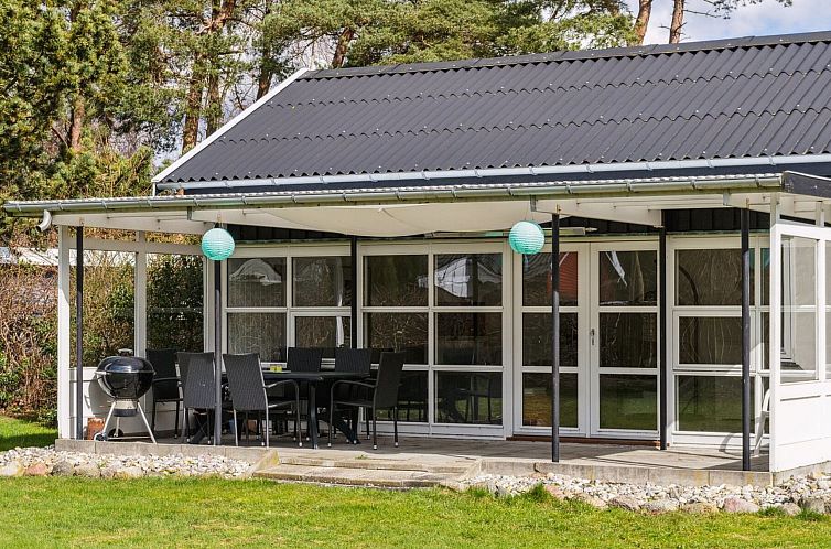 Vakantiehuis "Aruna" - 550m from the sea