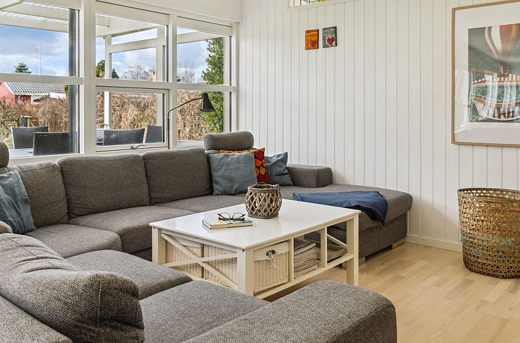 Vakantiehuis "Aruna" - 550m from the sea