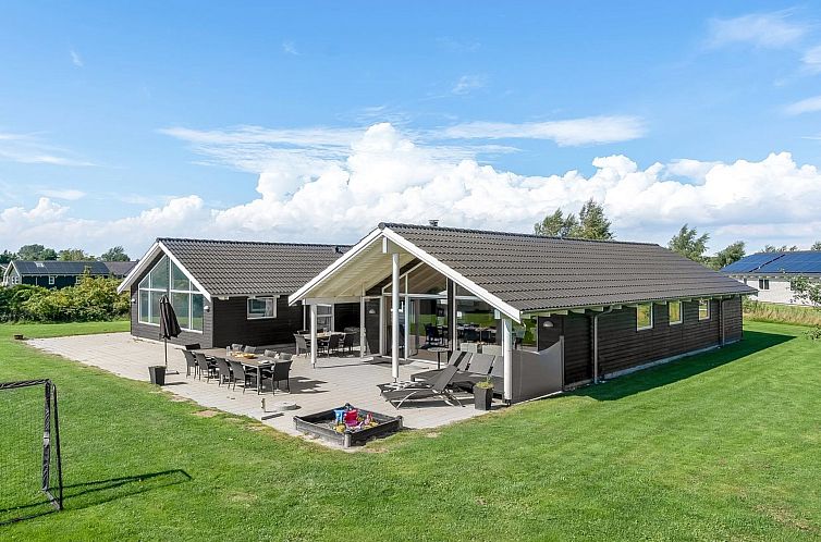 Vakantiehuis "Jurgis" - 900m from the sea
