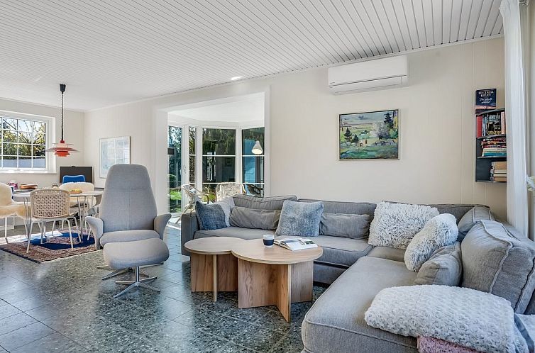 Vakantiehuis "Ileana" - 250m from the sea