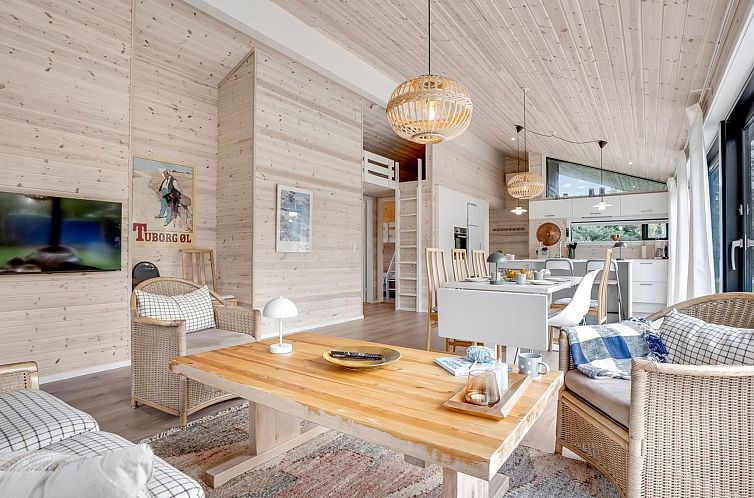 Vakantiehuis "Aruna" - 550m from the sea