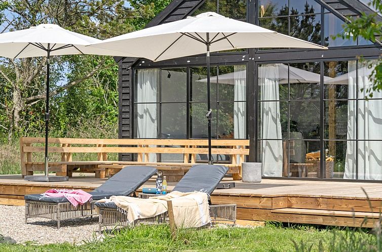 Vakantiehuis "Henrik" - 100m from the sea