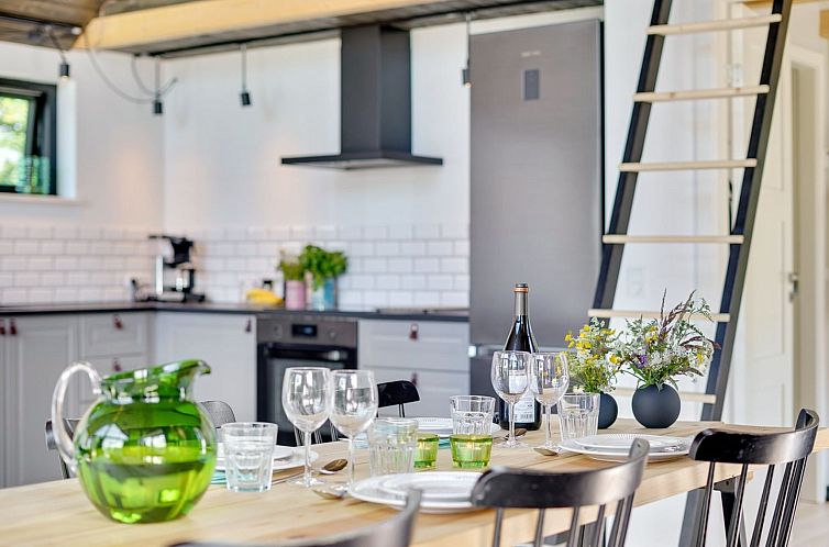 Vakantiehuis "Henrik" - 100m from the sea