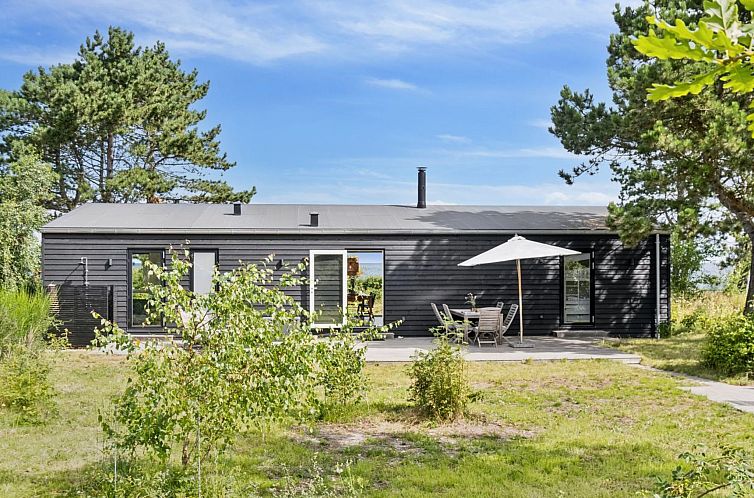 Vakantiehuis "Lisbeth" - 400m from the sea