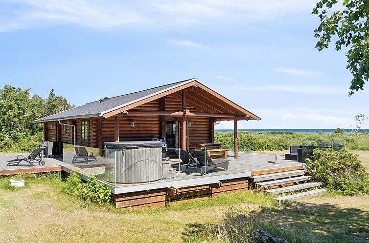 Vakantiehuis "Guthfast" - 50m from the sea