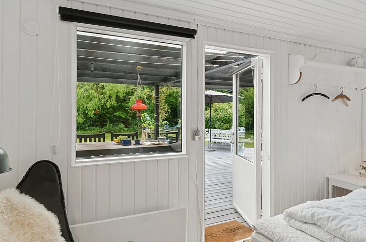 Vakantiehuis "Guthfast" - 50m from the sea