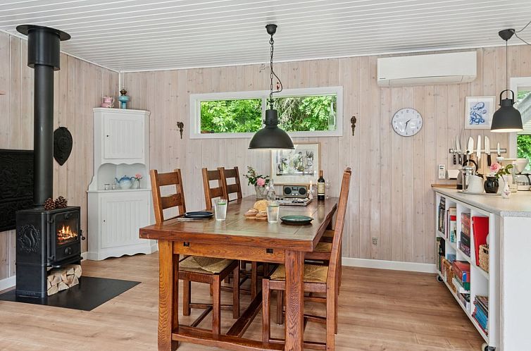 Vakantiehuis "Guthfast" - 50m from the sea