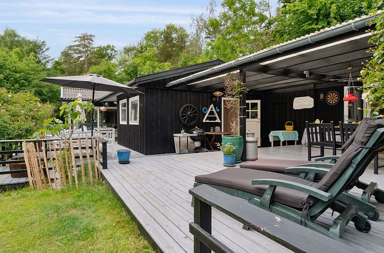 Vakantiehuis "Guthfast" - 50m from the sea