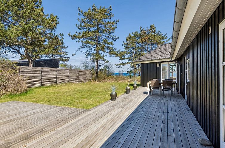 Vakantiehuis "Dzavid" - 50m from the sea