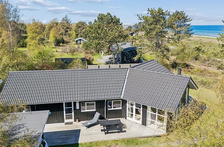 Vakantiehuis "Dzavid" - 50m from the sea