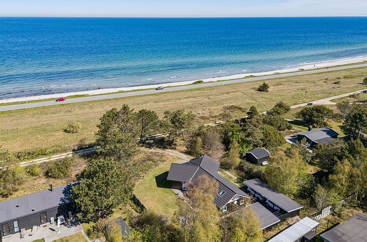 Vakantiehuis "Dzavid" - 50m from the sea