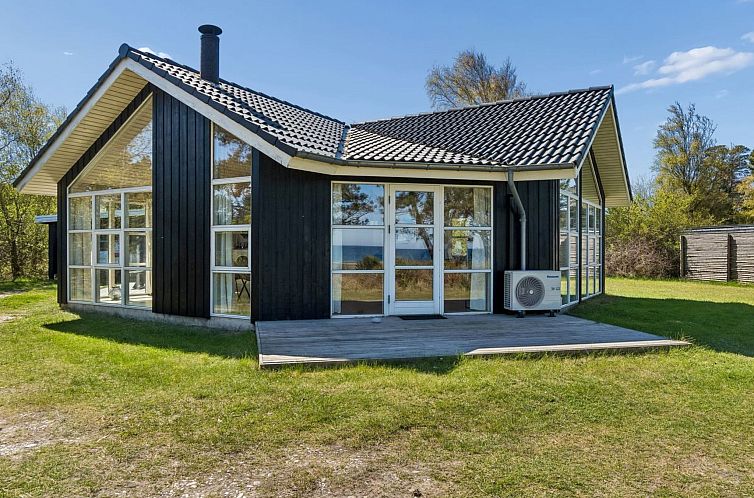 Vakantiehuis "Dzavid" - 50m from the sea