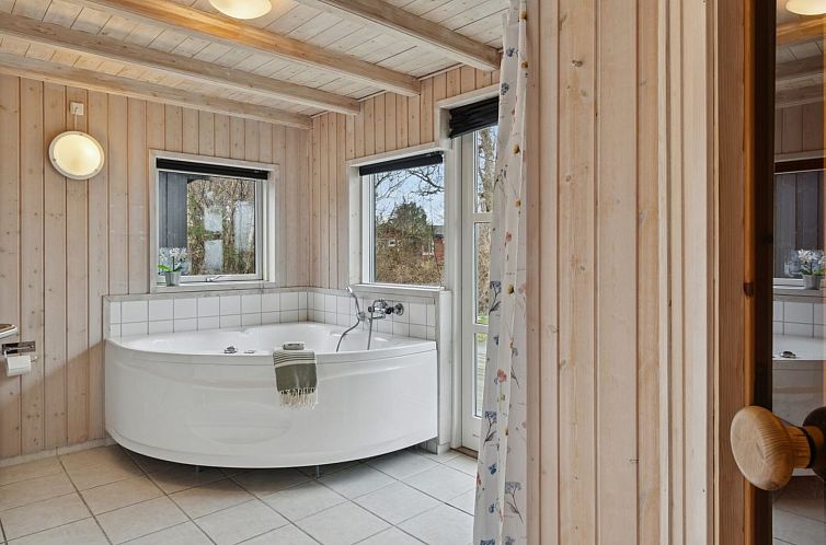 Vakantiehuis "Dzavid" - 50m from the sea