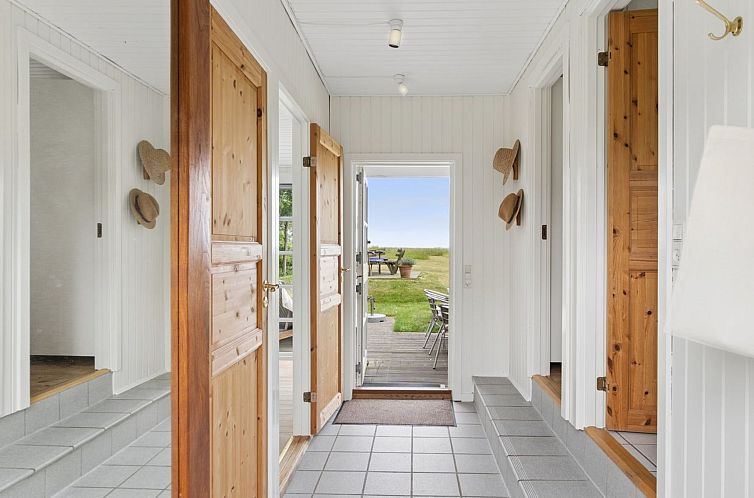 Vakantiehuis "Lavrens" - 300m from the sea
