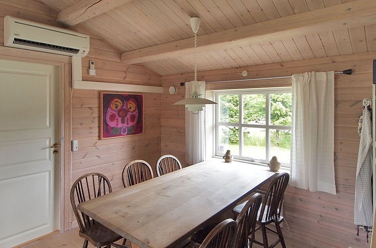 Vakantiehuis "Lilian" - 600m from the sea