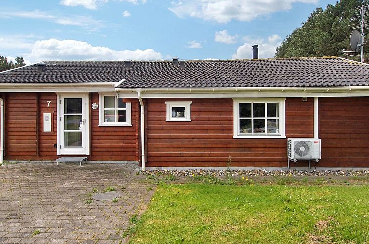 Vakantiehuis "Lilian" - 600m from the sea