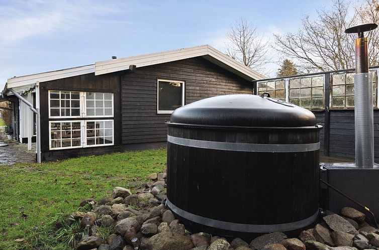 Vakantiehuis "Hendrina" - 500m from the sea