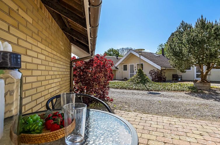 Vakantiehuis "Darina" - 150m from the sea